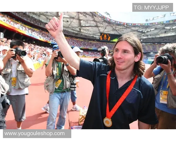 梅西代言引领足球潮流全球球迷热议他的影响力与魅力